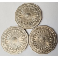 AUSTRALIA 1977 . FIFTY 50 CENTS COINS . QUEENS JUBILEE . 3 FOR THE PRICE 2